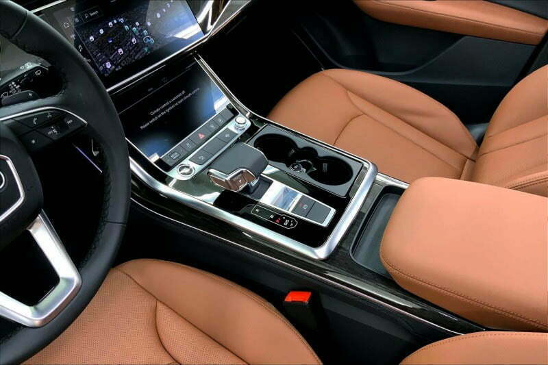 Audi Q7 Prestige 55 TFSI Quattro 2022 Gear View