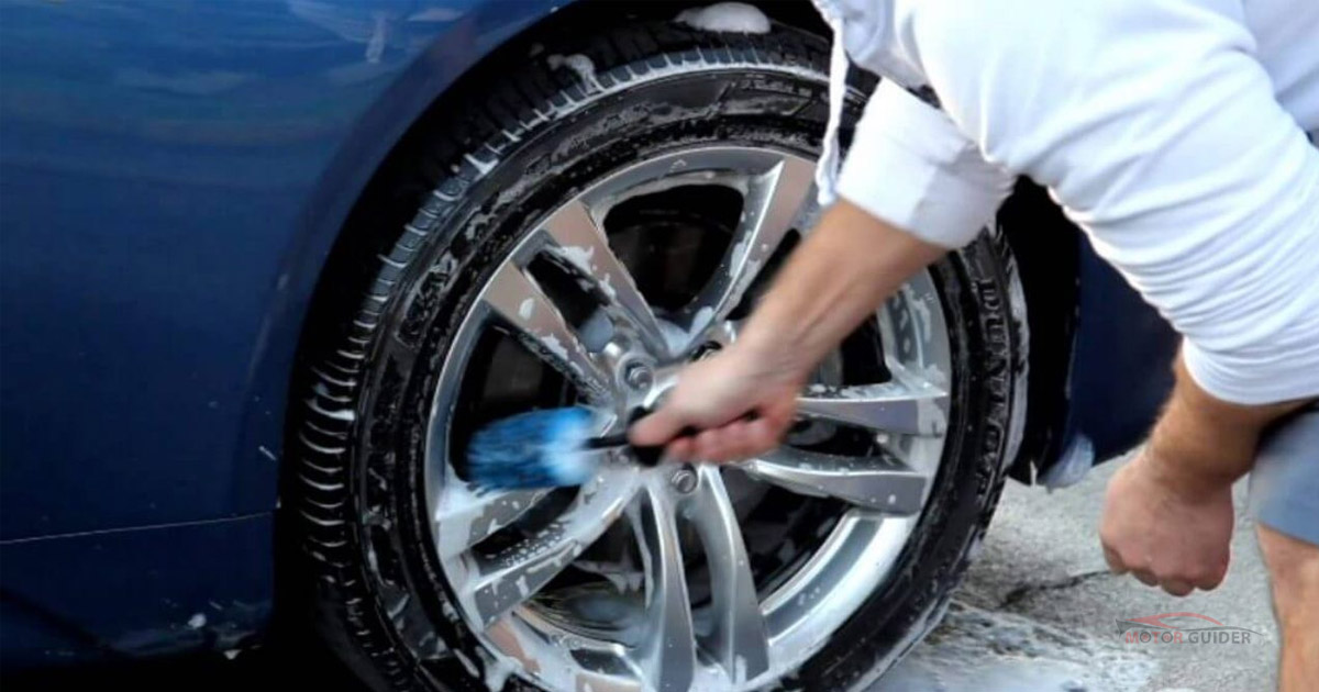 How to Clean Car Tyres at Home