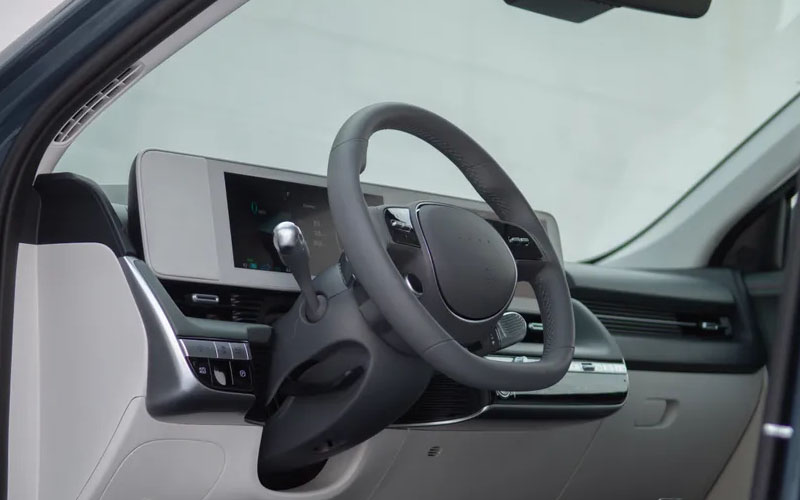Hyundai Ioniq 5 SE 2022 steering view