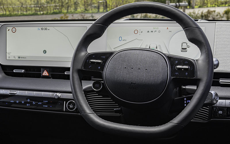 Hyundai Ioniq 5 Standard Range AWD 2022 steering view