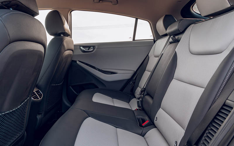 Hyundai Ioniq Plug-In Hybrid SEL 2022 interior seats