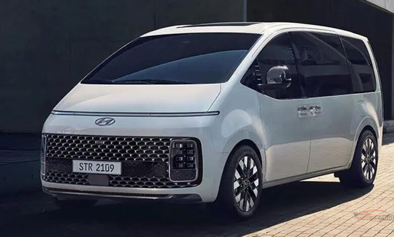 Hyundai Staria HGS 2022 price in Pakistan