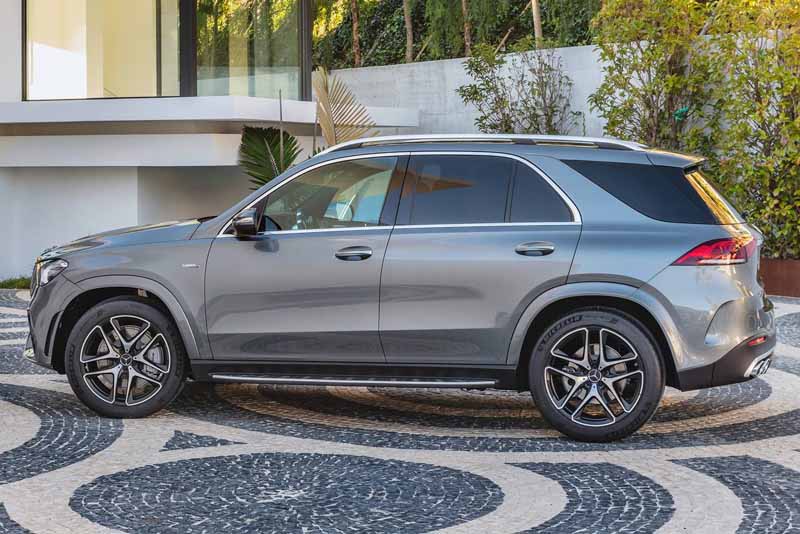 Mercedes Benz GLE 450 4MATIC SUV 2022 Side View