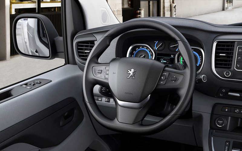 Peugeot E-Expert Combi Standard 50 kWh 2022 steering view