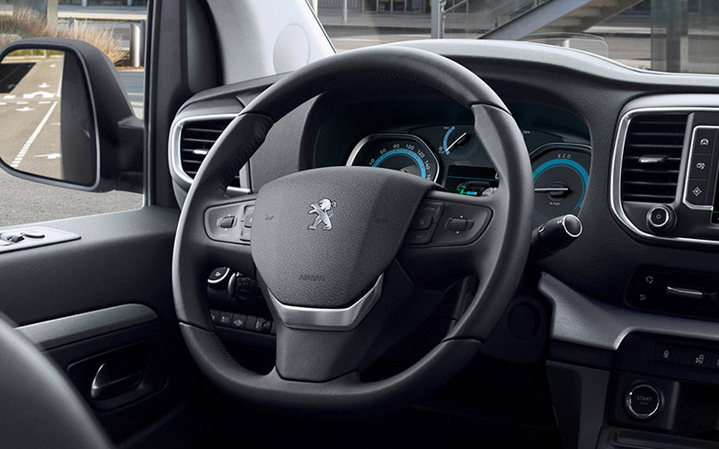 Peugeot E Traveller Long 50 kWh 2022 steering view