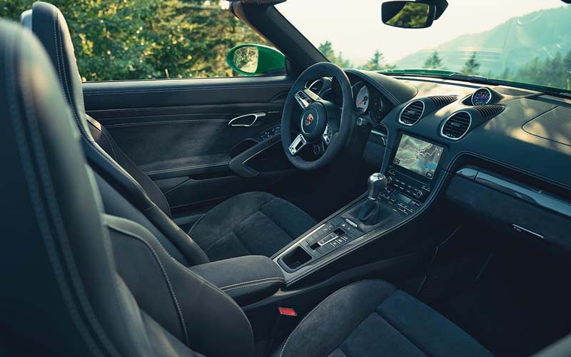 Porsche 718 Cayman GTS 4 0 2022 interior side