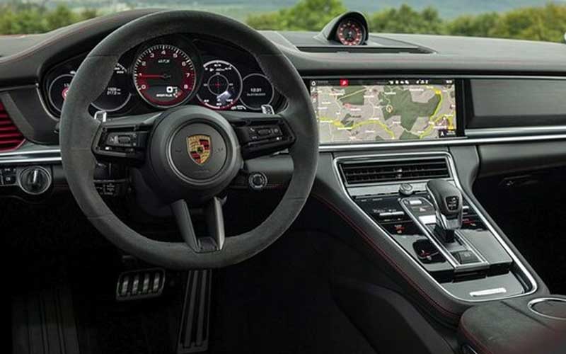 Porsche Panamera 4S E-Hybrid 2022 steering view
