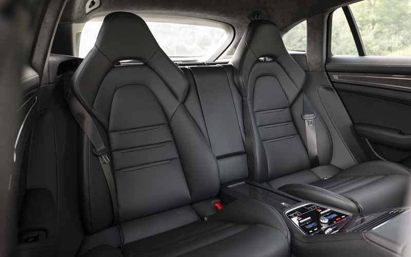 Porsche Panamera 4S Sport Turismo interior seats
