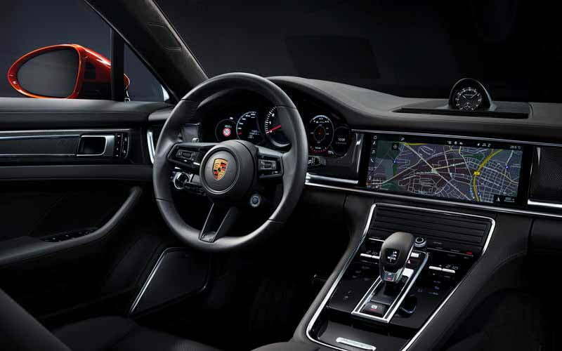 Porsche Panamera 4S Sport Turismo interior side