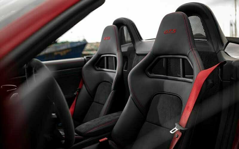 Porsche 718 Spyder 2022 interior seats