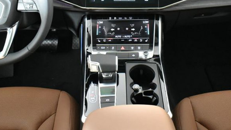Audi Q8 Premium 55 TFSI Quattro 2022 Interior Gear View