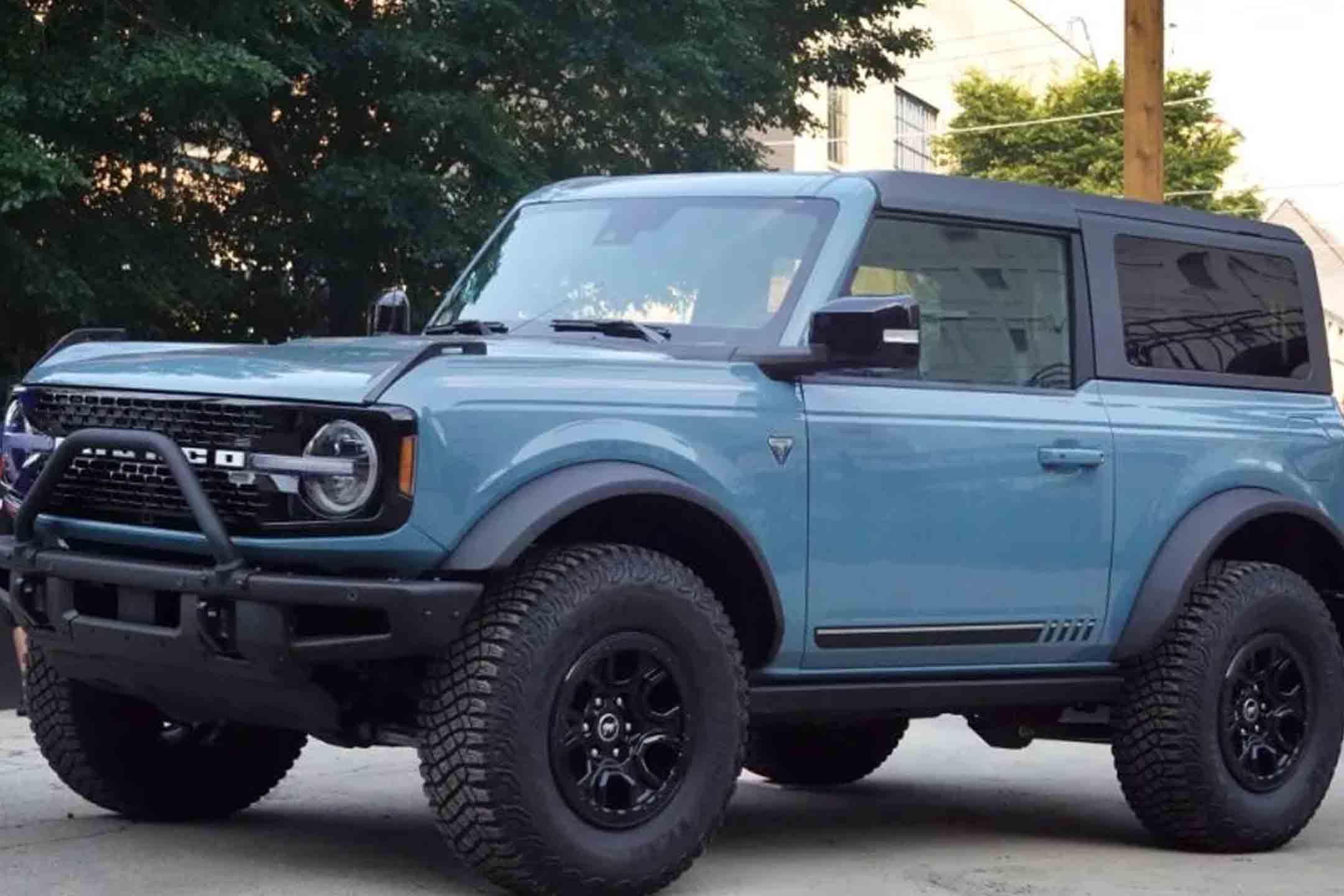 Ford Bronco Outer banks 2 Door 2022 exterior side