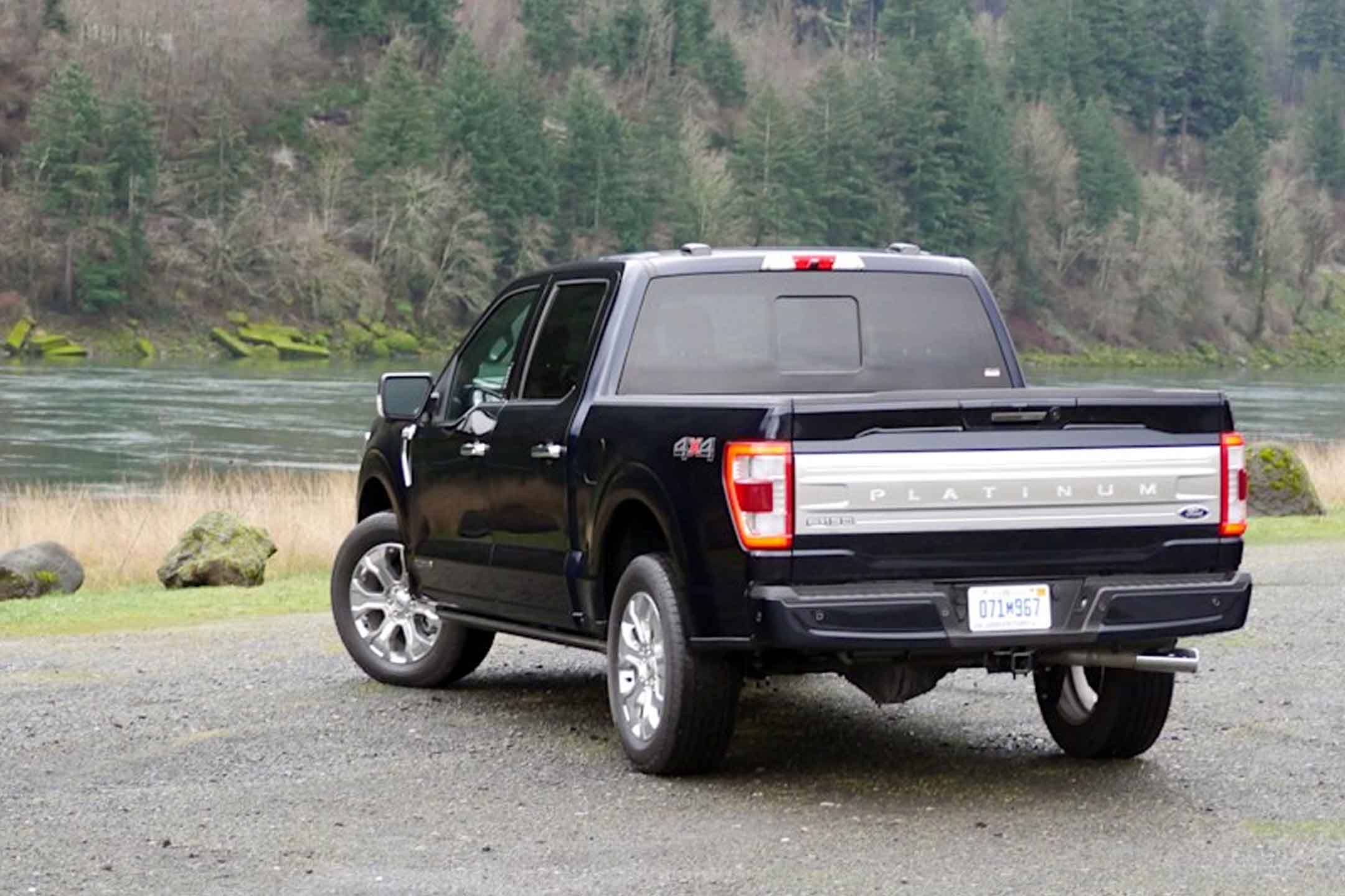 Ford F-150 Limited 2022 exterior back