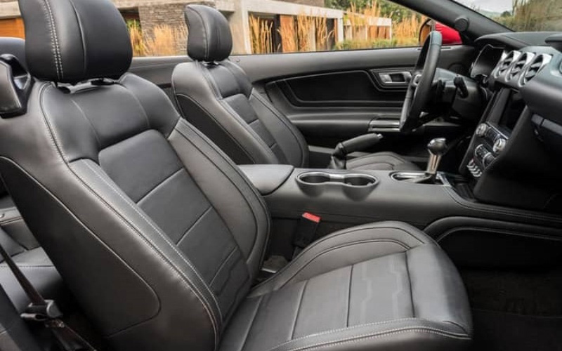 Ford Mustang EcoBoost Convertible 2022 interior seats