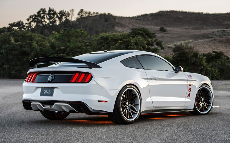 Ford Mustang EcoBoost Coupe 2022 exterior back