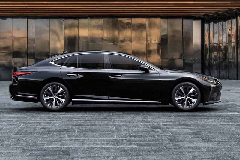 Lexus LS 500 F Sport 2022 Side View