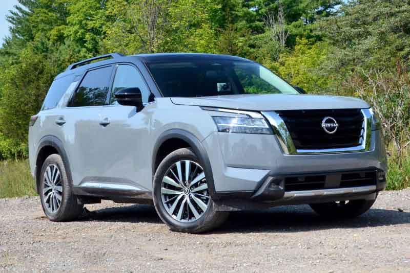 Nissan Pathfinder SV 4WD 2022 Front View