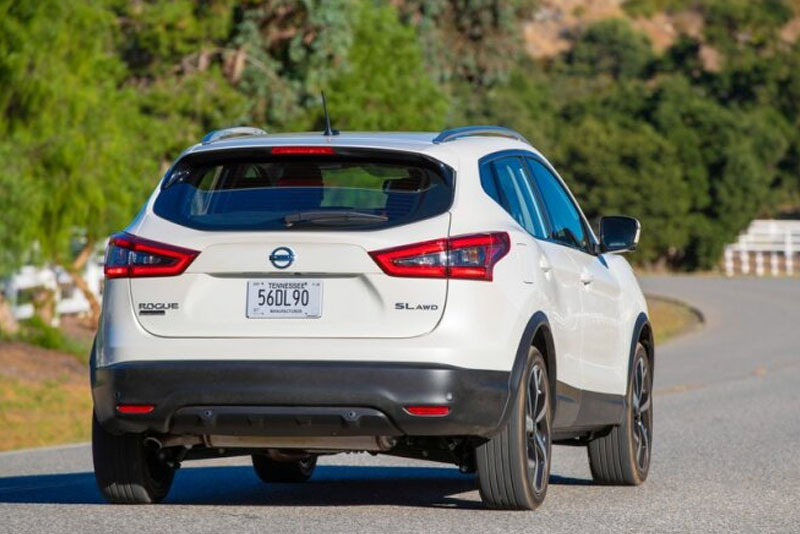 Nissan Rogue Sport SV AWD 2022 Back View