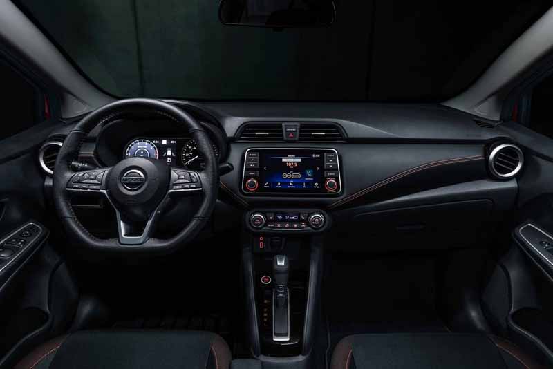 Nissan Versa SV CVT 2022 Dashboard Interior