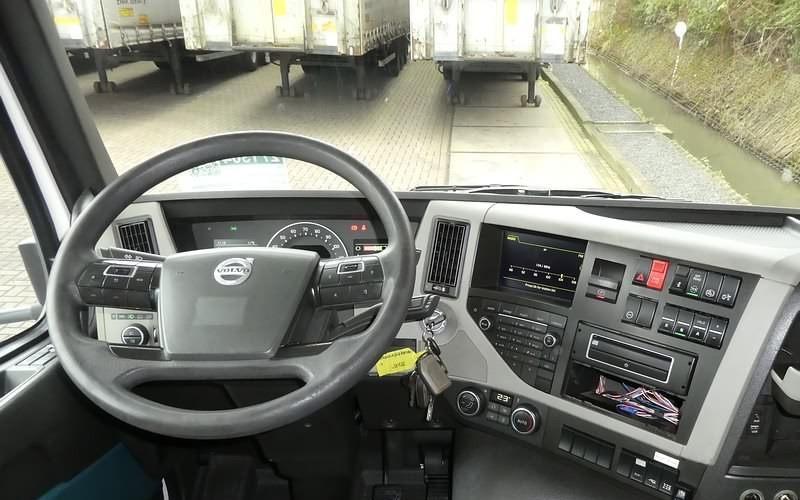 Volvo FE 320 6X2 2022 steering view