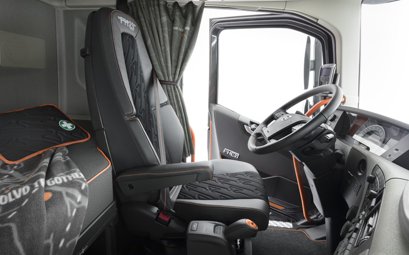 Volvo FH16 2022 interior seats