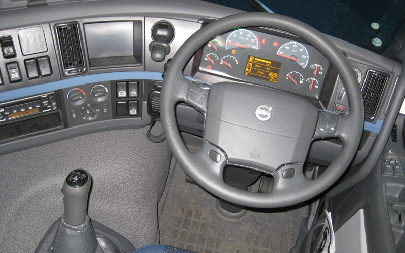 Volvo FM 380 8x4 2022 steering view