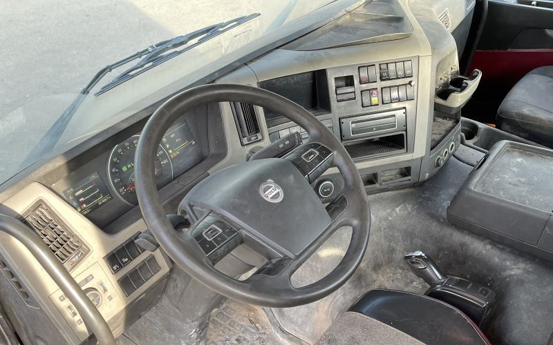Volvo FM 420 Euro-4 6x4 2022 steering view