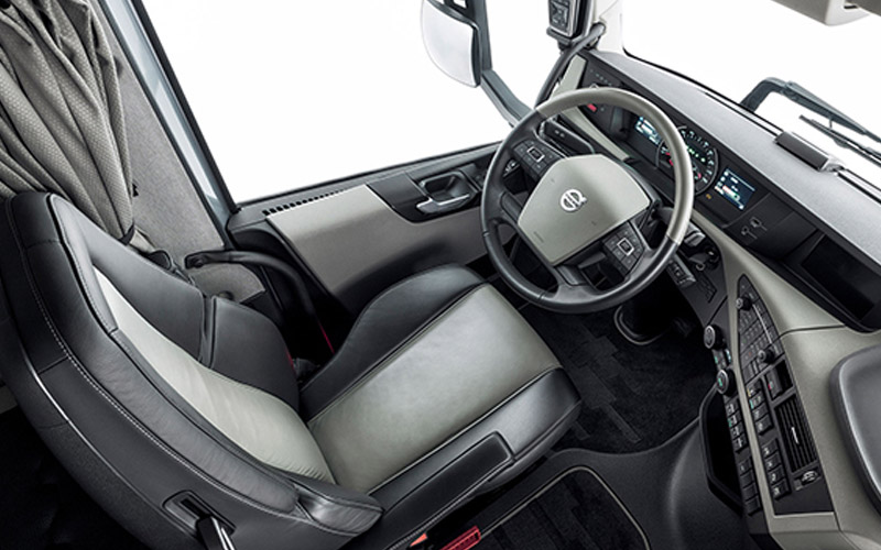 Volvo FMX 440 2022 interior seats