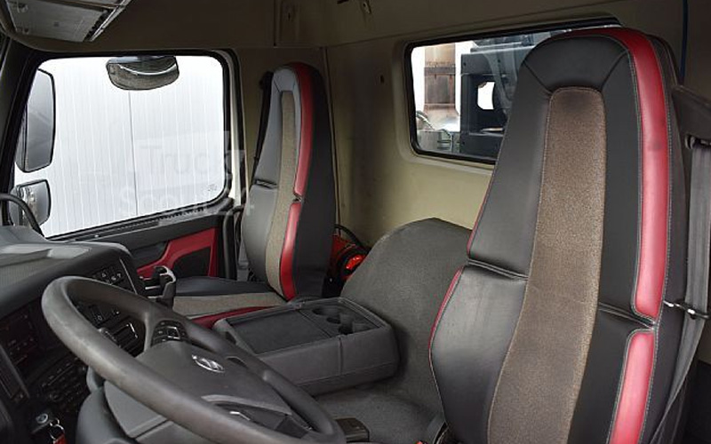 Volvo FMX 540 10X4 2022 interior seatsVolvo FMX 540 10X4 2022 interior seats