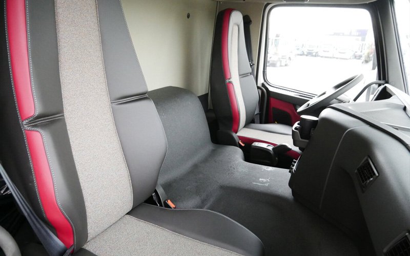 Volvo FMX 8x4 RIGID Tipper 2022 Interior seats