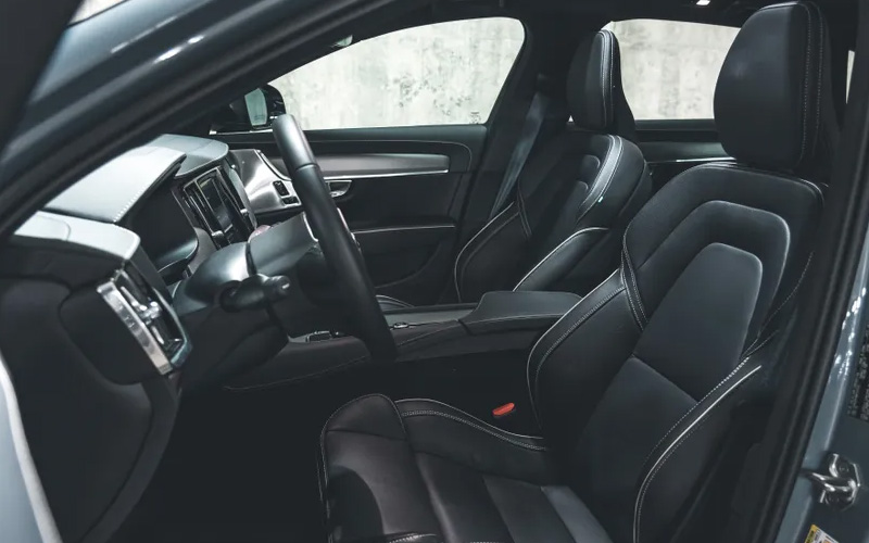 Volvo S60 B5 Momentum 2022 interior seats