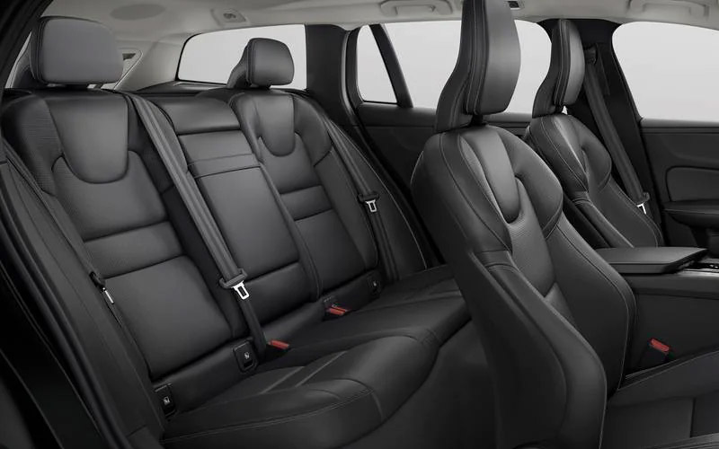 Volvo V60 T5 Cross Country 2022 interior seats