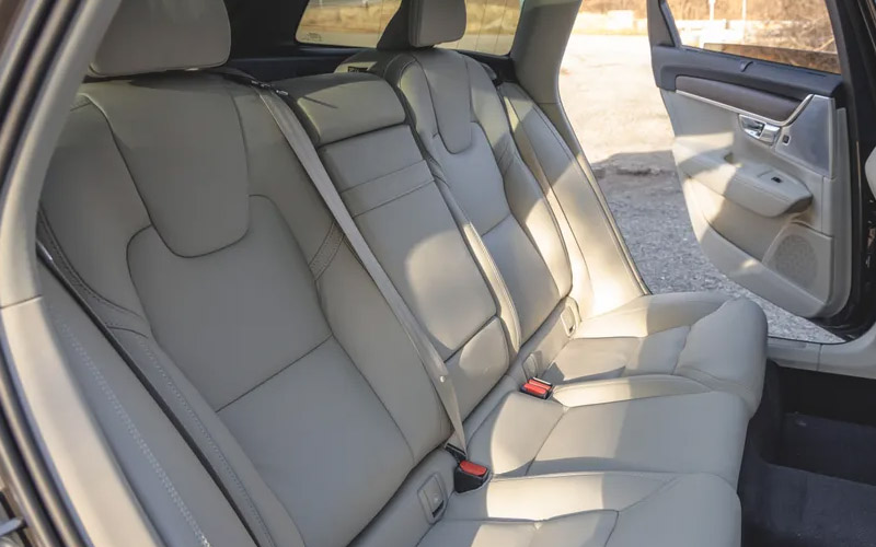 Volvo V90 B6 Cross Country 2022 interior seats