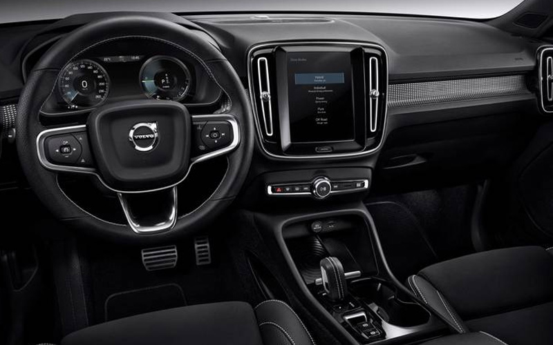Volvo XC40 T4 R-Design 2022 steering view