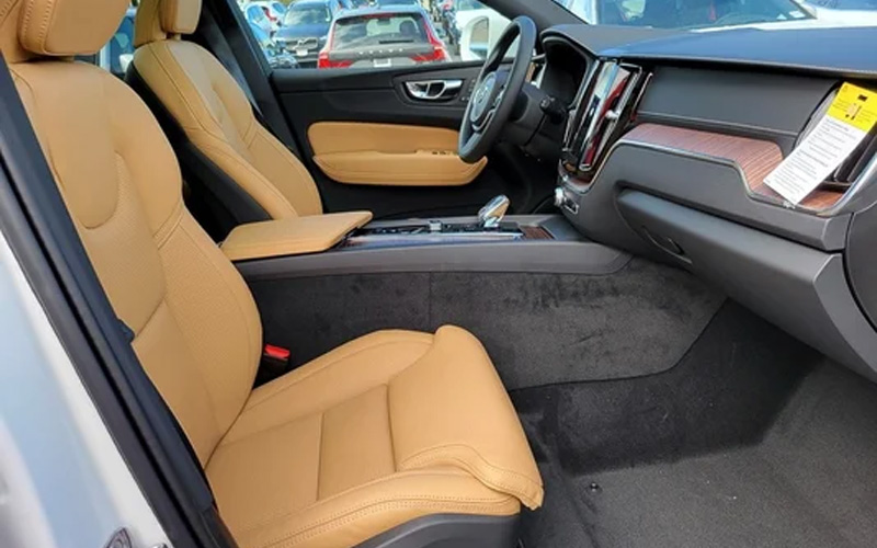 Volvo XC60 B5 Inscription 2022 interior seats