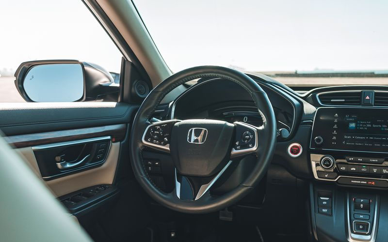 Honda CR-V Hybrid Touring 2022 steering view