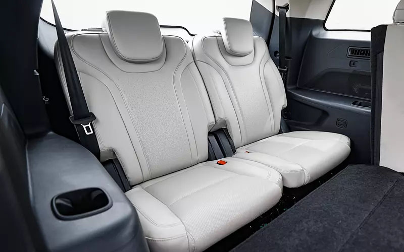 Mahindra XUV700 AX3 Petrol 2022 interior seats