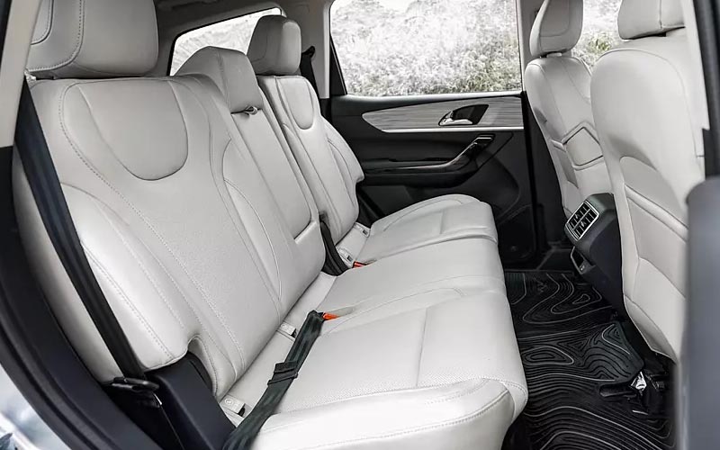 Mahindra XUV700 AX5 Petrol 2022 interior seats