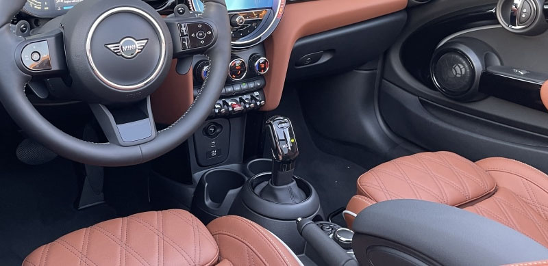 Mini Cooper 2022 Interior Gear View