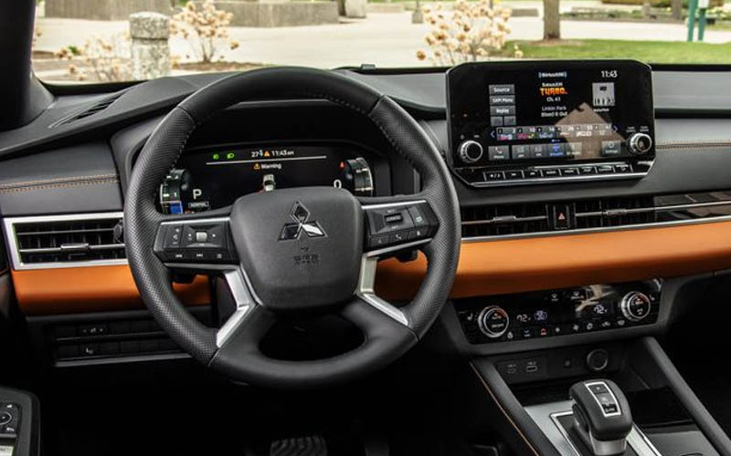 Mitsubishi Outlander 2022 steering view