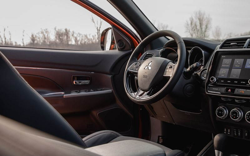Mitsubishi Outlander Sport 2022 steering view