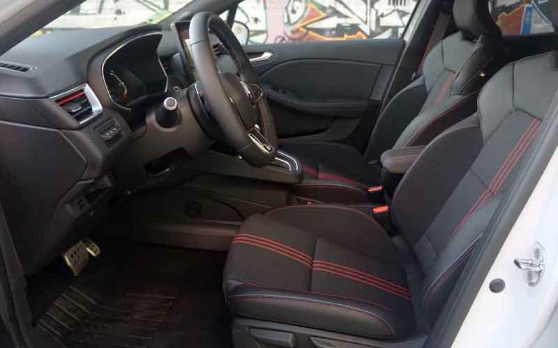 Renault Clio E-Tech Hybrid 2022 interior seats
