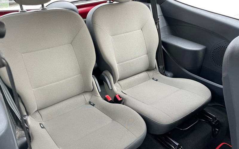 Renault Twingo Electric 2022 interior seats
