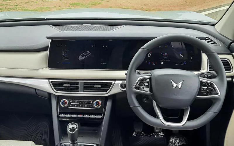 XUV700 2022 steering view