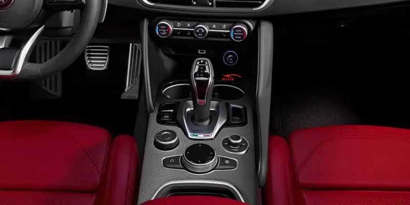 Alfa Romeo Giulia 2022 Interior Gear View