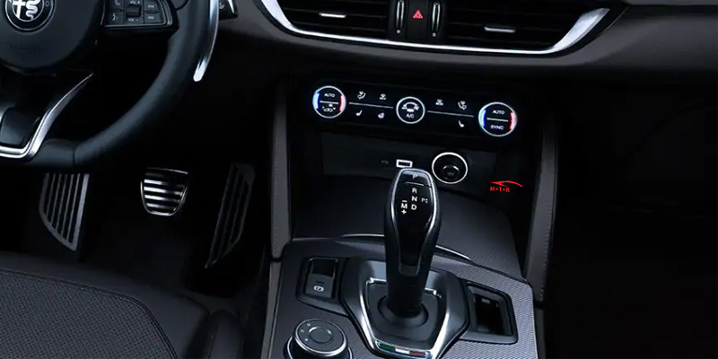 Alfa Romeo Stelvio 2022 Interior Gear View