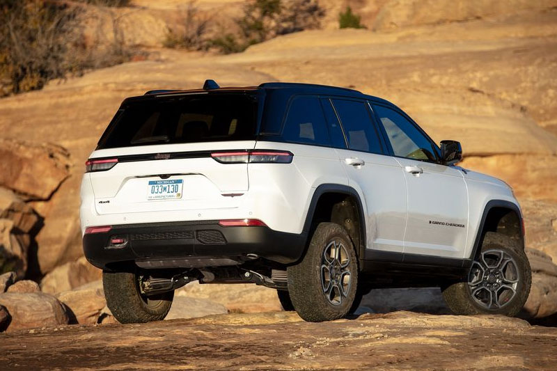 Jeep New Grand Cherokee 2022 Exterior Back View