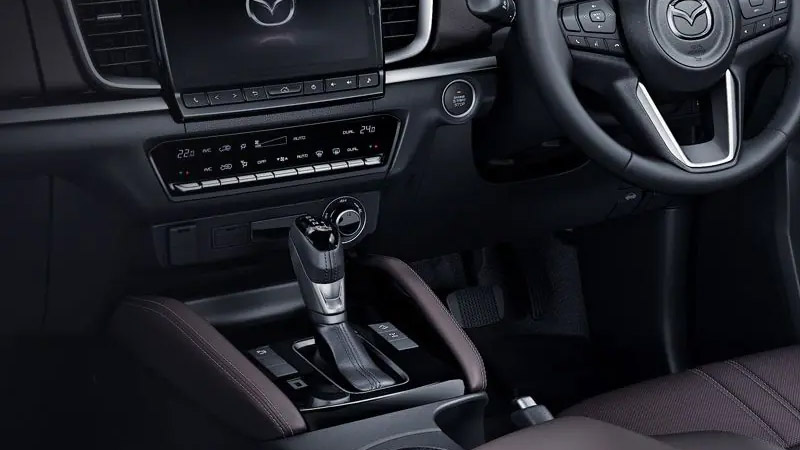 Mazda BT-50 2022 Interior Gear View
