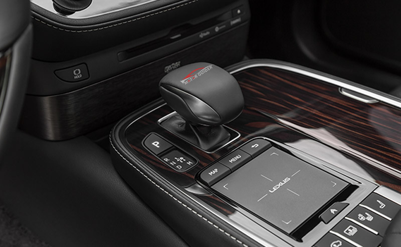 Lexus LS 500h 2022 Interior Gear View