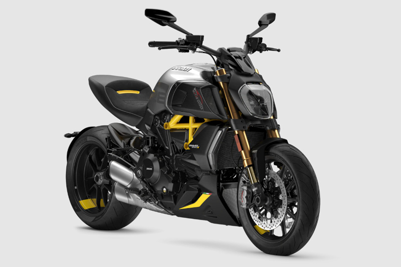 Ducati Diavel 2022 Front View